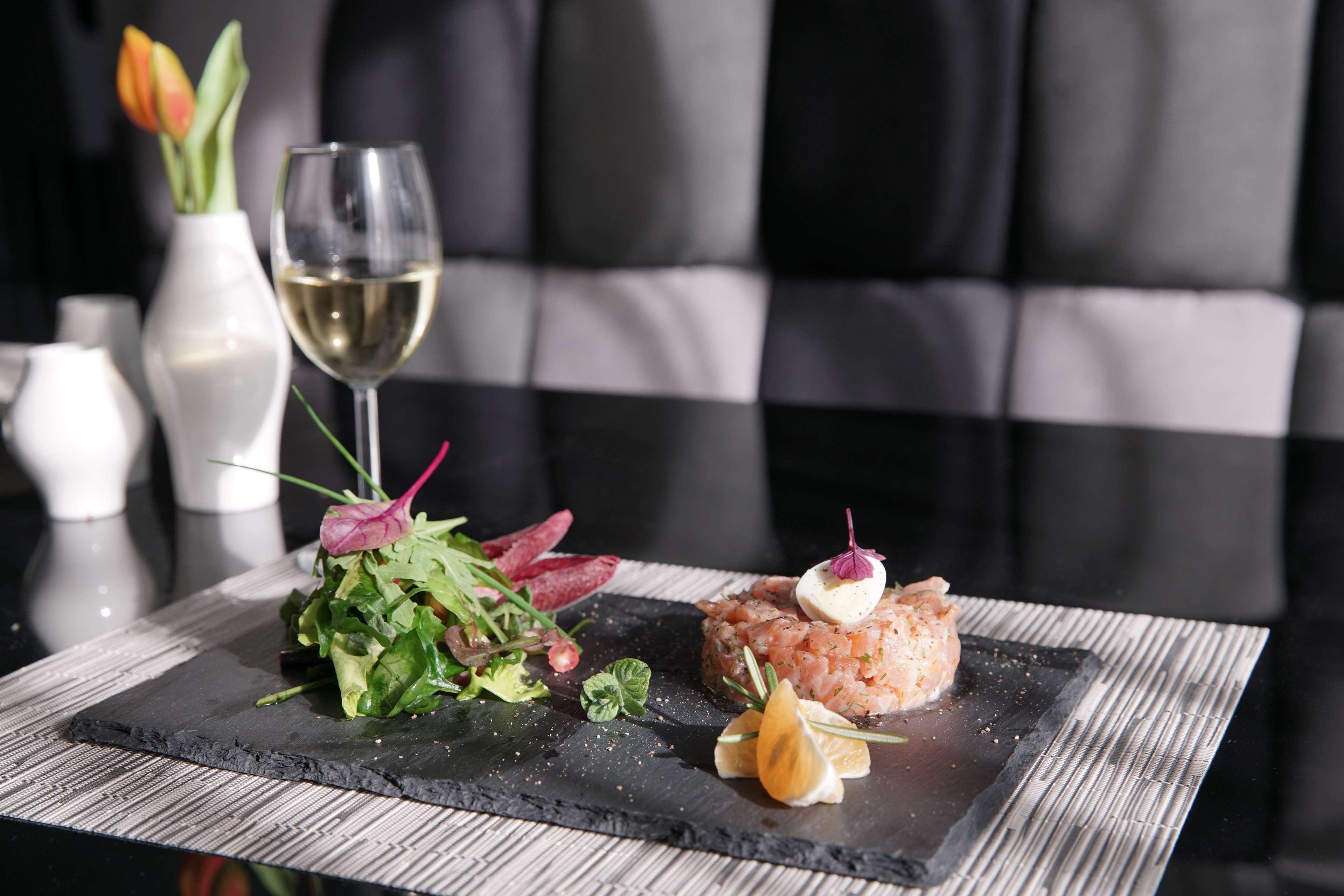 Royal Tulip Achrafieh Hotel Beirut Ngoại thất bức ảnh